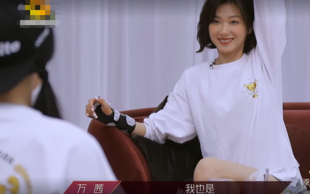 黄龄|黄龄工作室回应争议，疑正面怼宁静，宁愿跟猫狗聊天不想跟人交流