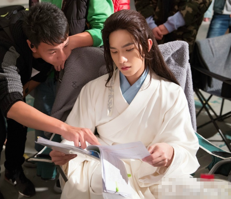 杨洋|杨洋综艺路透被传，放大2倍古装生图，确定不是真人版“奈何”？