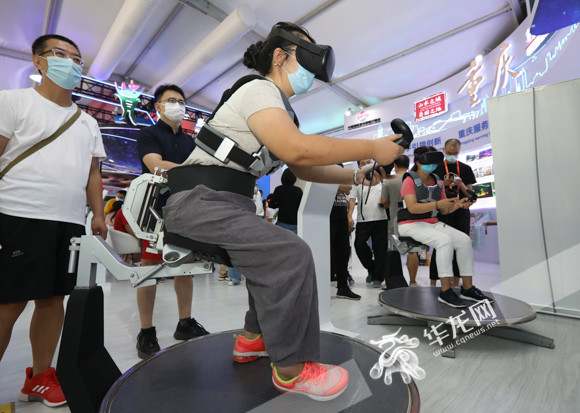 重庆|重庆“腊梅香”飘进服贸会 荣昌夏布 垫江牛角雕等“重庆造”非遗走进北京