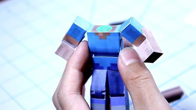 我的世界:国内狂人用纸制作史蒂夫,结构简单还能动,想拥有吗?