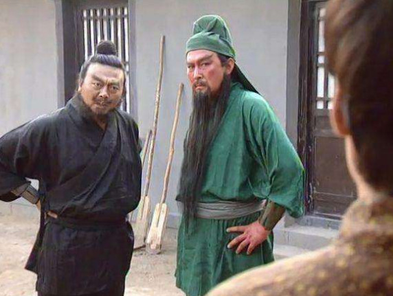 关羽|关羽张飞出身社会底层，也没拜师学艺，为啥功夫如此高强？