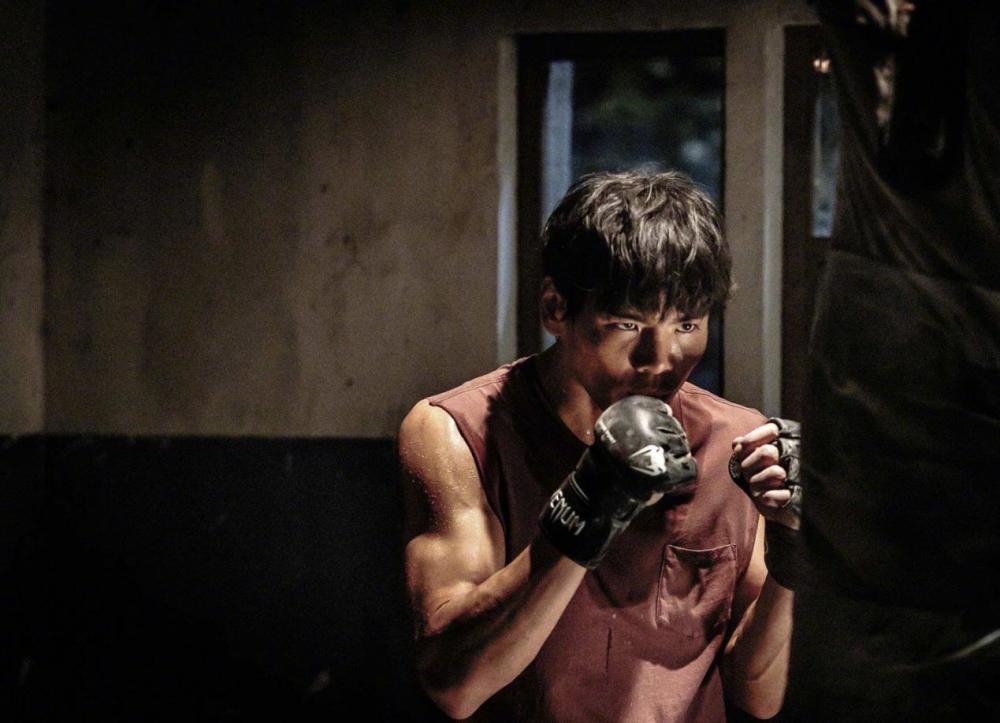 向佐|向佐喜提国外最佳男主奖项，为拍电影苦练六年，证明自己不靠父母