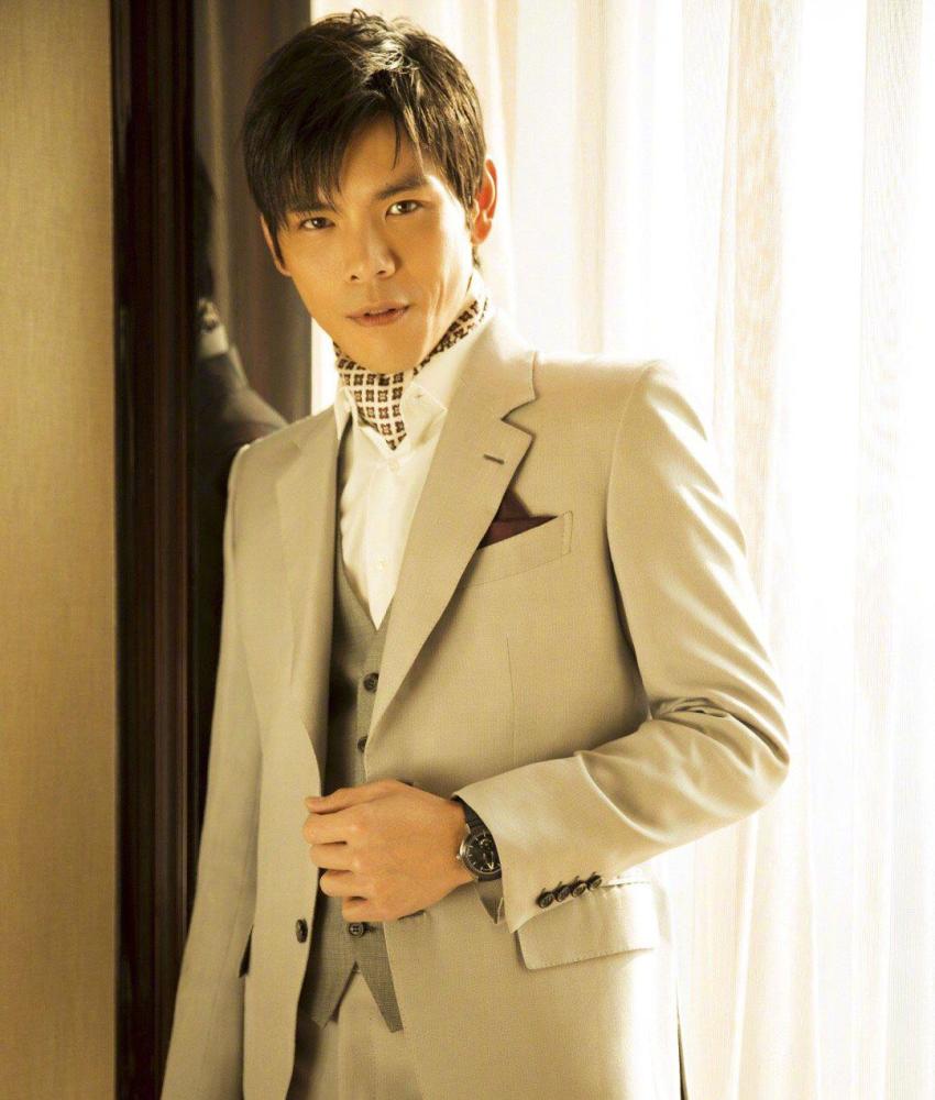 向佐|向佐喜提国外最佳男主奖项，为拍电影苦练六年，证明自己不靠父母