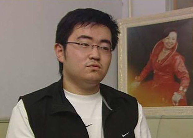 卫辰尧——子承母业任长霞的牺牲仿佛是一层阴霾笼罩在人们心中,他为