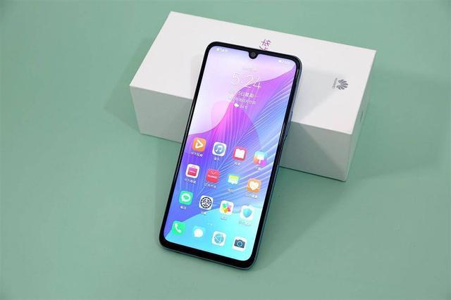 华为最便宜的5g手机,起售价1699元,一看配置全"傻"了