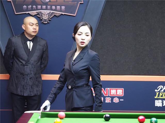中国最美台球裁判,身材颜值不输潘晓婷,24岁和球迷闪婚后闪离