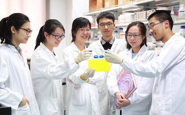 胡海岚|“颜值与实力双爆表”，北大才女胡海岚，点亮了3.5亿人的希望