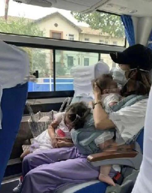 齐娇|齐娇难舍豪门生活？赌王前儿媳离婚后首晒照，与友人爬山难掩落寞