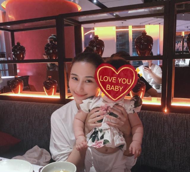 齐娇|齐娇难舍豪门生活？赌王前儿媳离婚后首晒照，与友人爬山难掩落寞