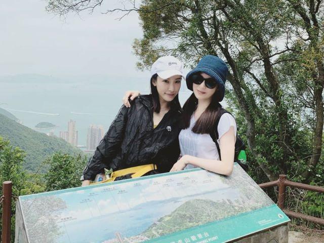 齐娇|齐娇难舍豪门生活？赌王前儿媳离婚后首晒照，与友人爬山难掩落寞