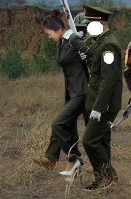 现代社会中主流的死刑执行方式有枪决,注射,电椅,绞刑四种,我国目前