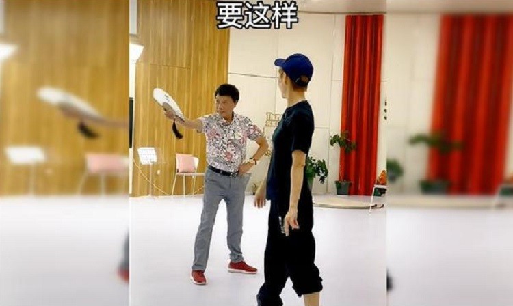 宁静|宁静爸爸好年轻，78岁还头发乌黑茂密，一家人像是吃了“防腐剂”