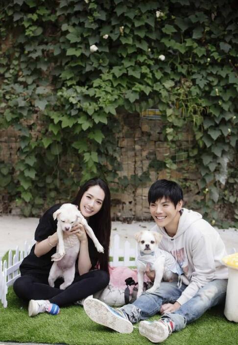 郭碧婷|向佐发偷笑表情点评郭爸爸手艺，力证已到台湾陪郭碧婷待产