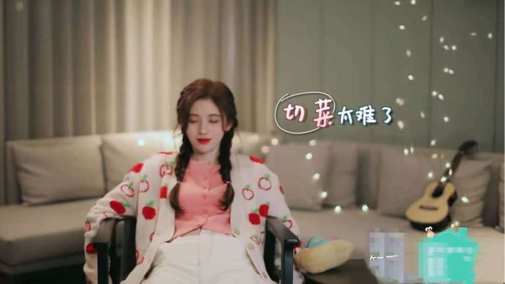 鞠婧祎|鞠婧祎晒妈妈美照，被扒是合成，网友吐槽：为了人设真拼