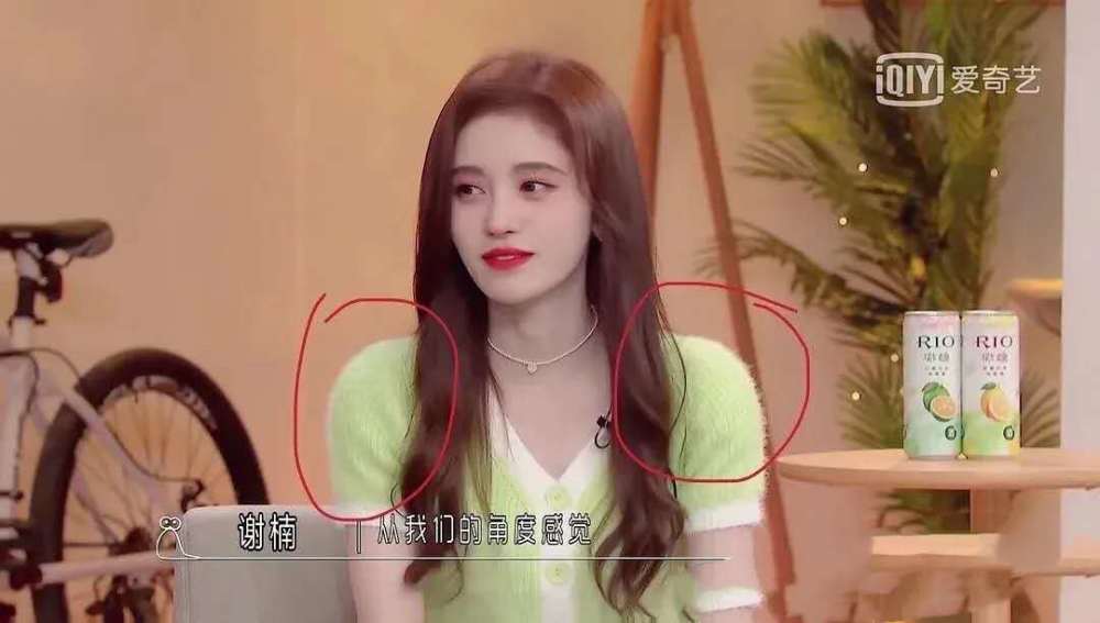 鞠婧祎|鞠婧祎晒妈妈美照，被扒是合成，网友吐槽：为了人设真拼