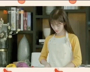 鞠婧祎|鞠婧祎晒妈妈美照，被扒是合成，网友吐槽：为了人设真拼