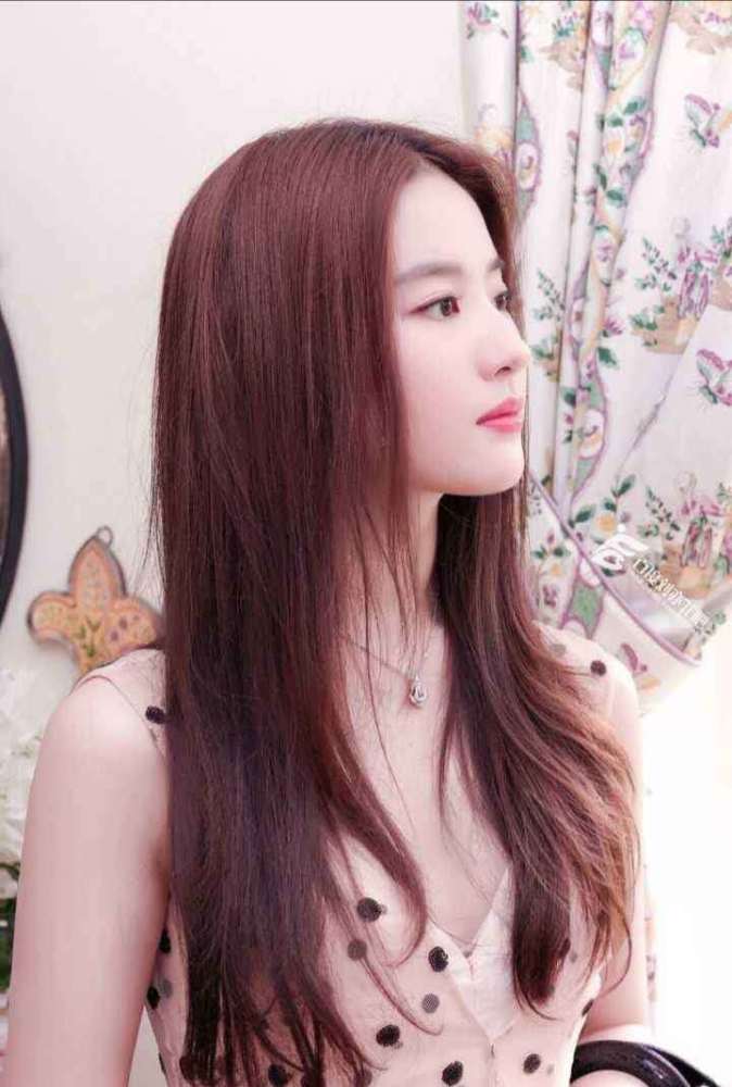 鞠婧祎|鞠婧祎晒妈妈美照，被扒是合成，网友吐槽：为了人设真拼