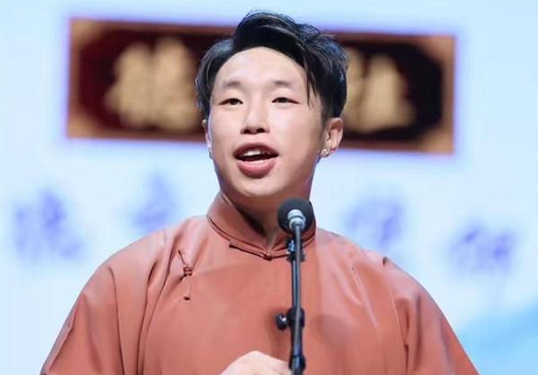 曹云金|烧饼谈起当年退社风波泪流不止，曹云金方面发声，质疑其蹭热度