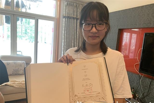 湖南|患难见真情，湖南女孩收留有家不能回的朋友，同吃同住考上同校