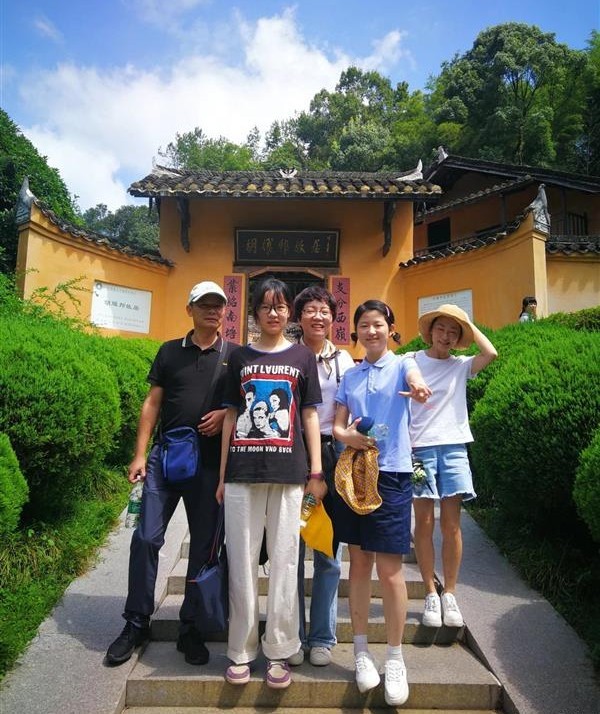 湖南|患难见真情，湖南女孩收留有家不能回的朋友，同吃同住考上同校