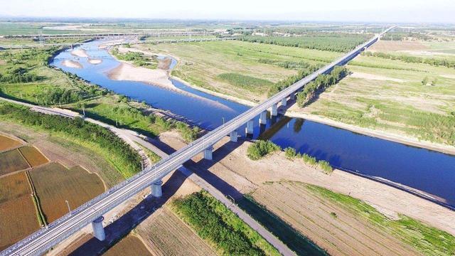 京沈高铁全线贯通,开通后北京到沈阳只需2.5个小时