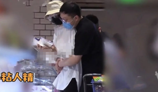 林有有|“林有有”张月恋情曝光？与神秘男子当街搂抱，举止亲昵引关注