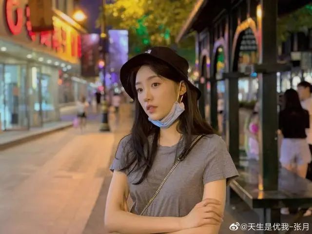 林有有|“林有有”张月恋情曝光？与神秘男子当街搂抱，举止亲昵引关注