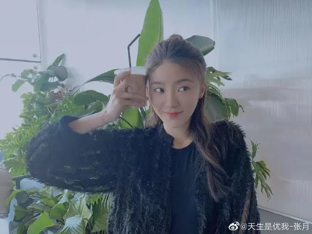 林有有|“林有有”张月恋情曝光？与神秘男子当街搂抱，举止亲昵引关注