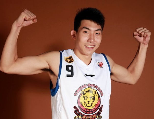 天津男篮张智涵,场均2.8分成队内唯一顶薪球员,只因背景太强大