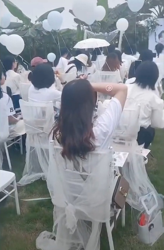 戴肖战|博君一肖CP粉迷惑行为大赏，给爱豆办婚礼，戴肖战王一博面具亲吻