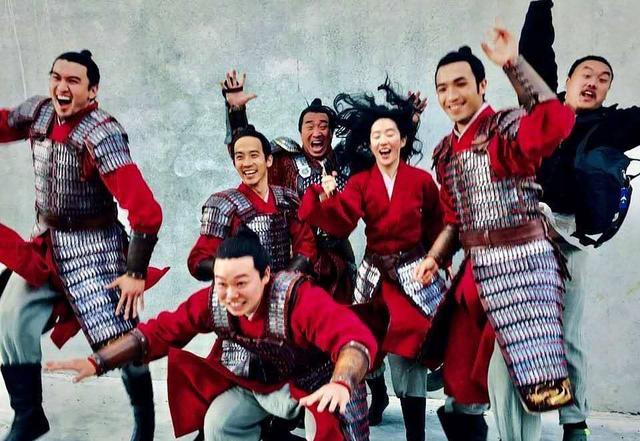 花木兰|刘亦菲与新兵原地起飞，开心到闭眼，《花木兰》剧组欢乐多