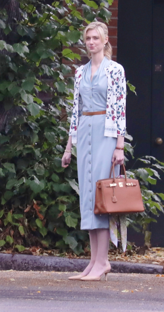 至少,看懂了女主角的服装搭配!