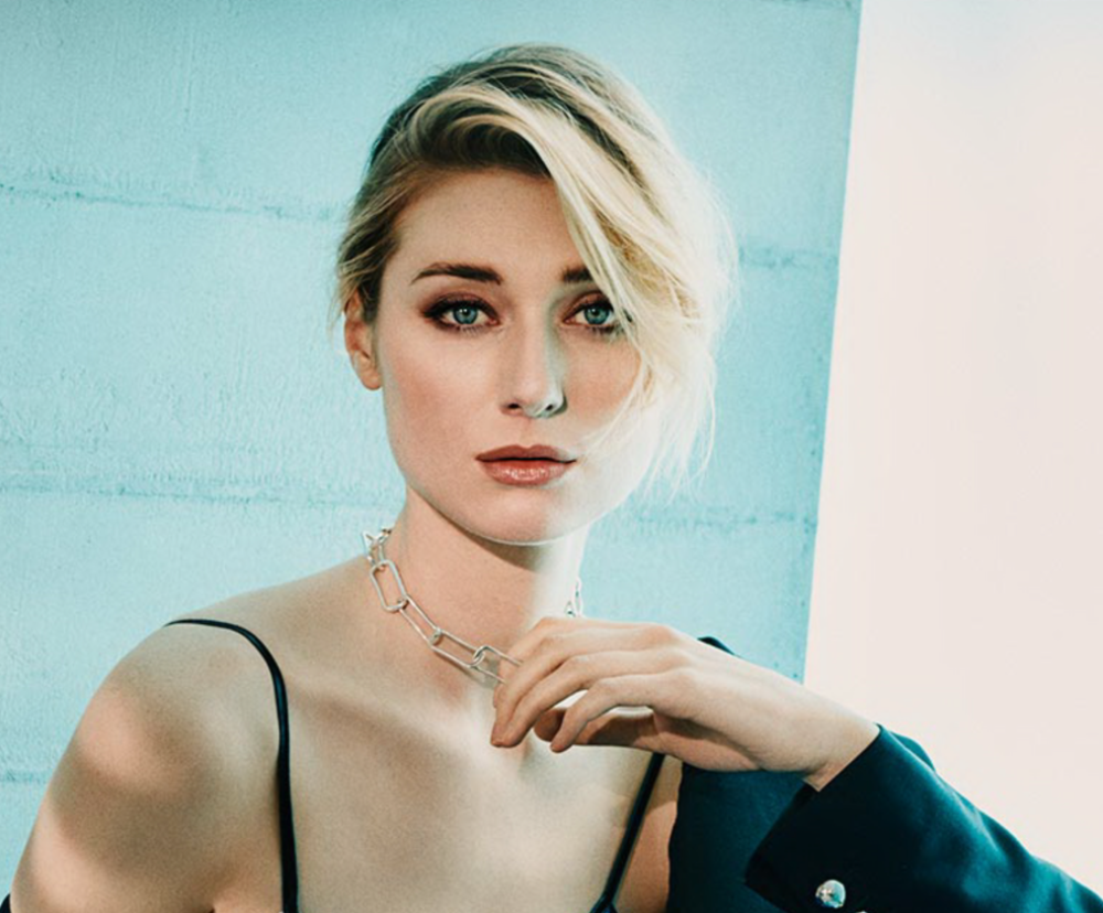 没看懂诺兰新电影?至少,看懂了女主角的服装搭配!