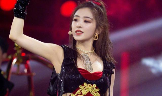 乘风破浪的姐姐|《乘风破浪的姐姐》张含韵：从天选之女到伪皇族，未成团不只差运气