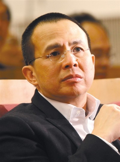 李泽楷|身家290亿的李泽楷，28岁女友被吐槽，为何54岁还不结婚？