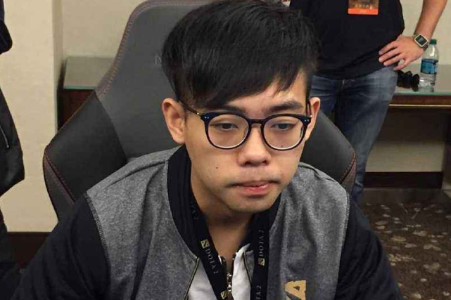 maybe正式离开lgd,他是dota2圈子唯一一个和俱乐部签长约选手