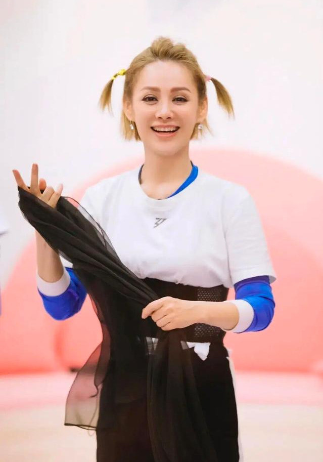 宁静|“双料影后”宁静又拿下出道第1名，真的只是老天爷赏饭吃吗？