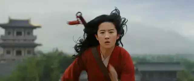 花木兰|刘亦菲《花木兰》上线引争议，观众评价：李连杰、巩俐角色太失败
