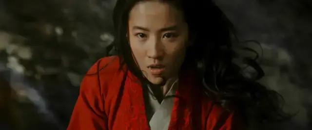 花木兰|刘亦菲《花木兰》上线引争议，观众评价：李连杰、巩俐角色太失败
