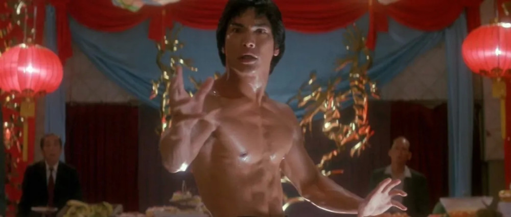 花木兰|刘亦菲《花木兰》上线引争议，观众评价：李连杰、巩俐角色太失败