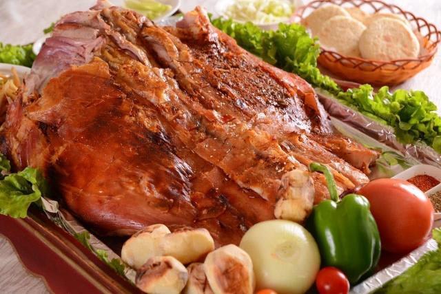 新疆美食盛宴第6集 烤全羊:传统宴席名馔,美味中的极品