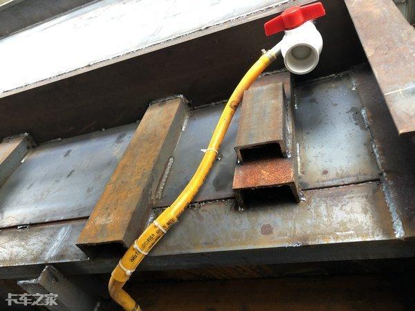 全程记录货车淋水器安装过程液缓普及后它真的会退休吗