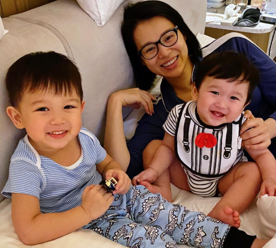 李奕霆|胡杏儿老公李乘德晒大儿子近照，奕霆摆拍可爱十足