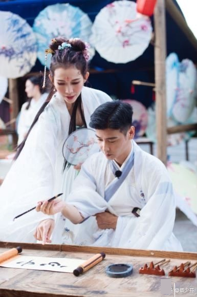蔡少芬|蔡少芬带儿女回重庆婆家被赞接地气，打扮太朴素几乎无人认得