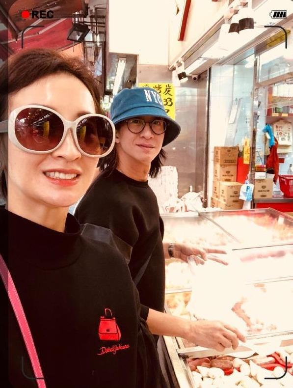 香港小姐|港姐季军隐退做才女，感情经历坎坷，给老公第一印象：妆太浓