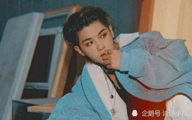 快本站稳了朋友|《快本站稳了朋友》，黄明昊大概是胜出的最令人信服的“在笑生”