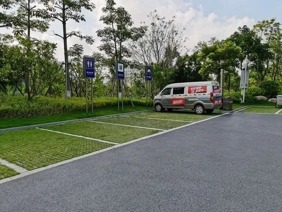 宝安一公园停车场仅供领导的车使用官方回应道出真相