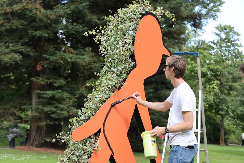 雕塑|卡通小人雕塑成“网红”，极简的风格，让人忍不住合影留念