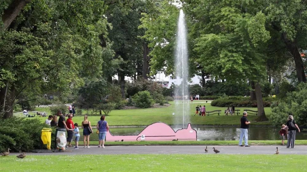 雕塑|卡通小人雕塑成“网红”，极简的风格，让人忍不住合影留念