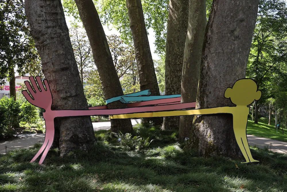 雕塑|卡通小人雕塑成“网红”，极简的风格，让人忍不住合影留念